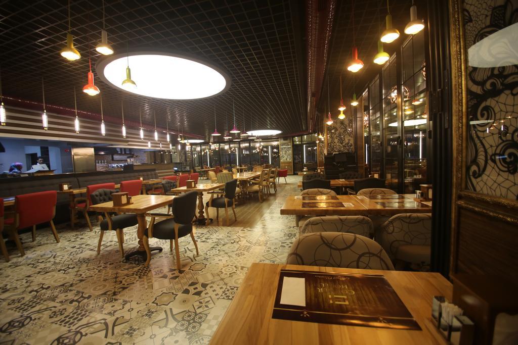 The Corner Hotel Sincan Buitenkant foto