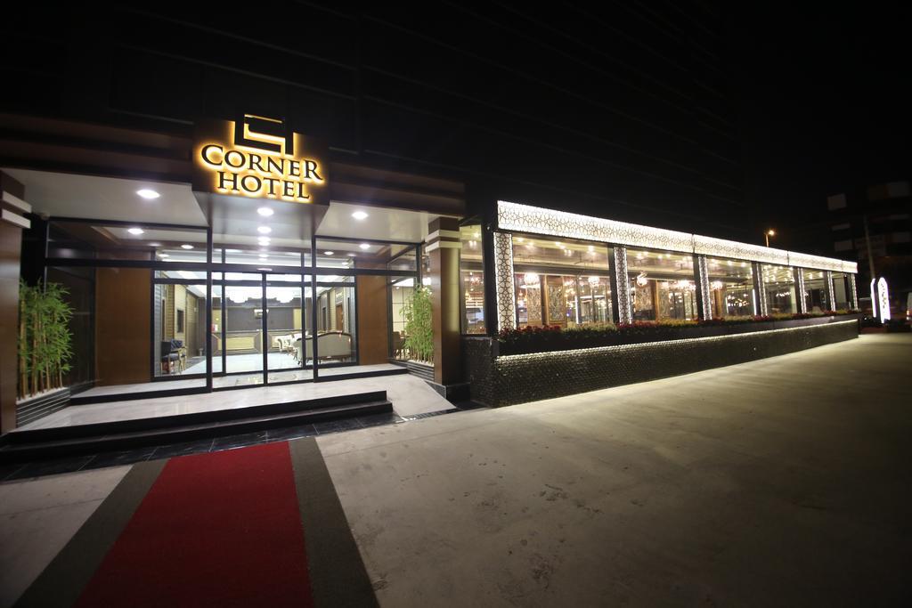 The Corner Hotel Sincan Buitenkant foto