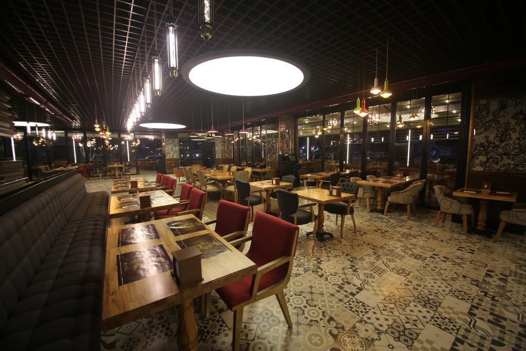 The Corner Hotel Sincan Buitenkant foto