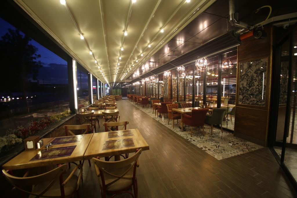 The Corner Hotel Sincan Buitenkant foto