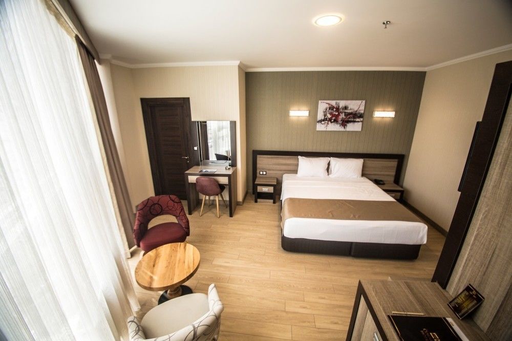 The Corner Hotel Sincan Buitenkant foto