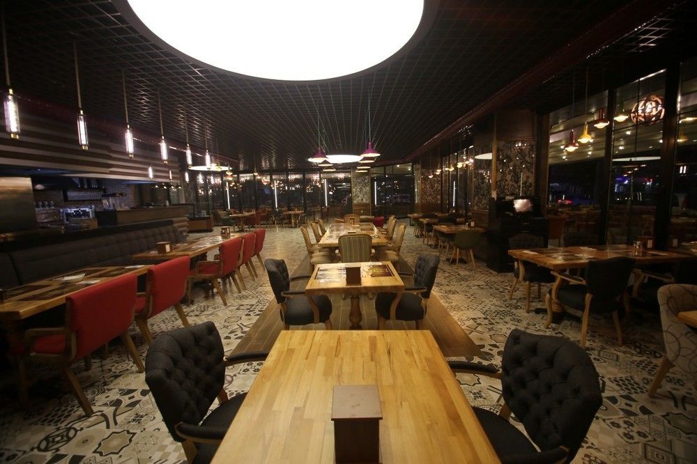 The Corner Hotel Sincan Buitenkant foto