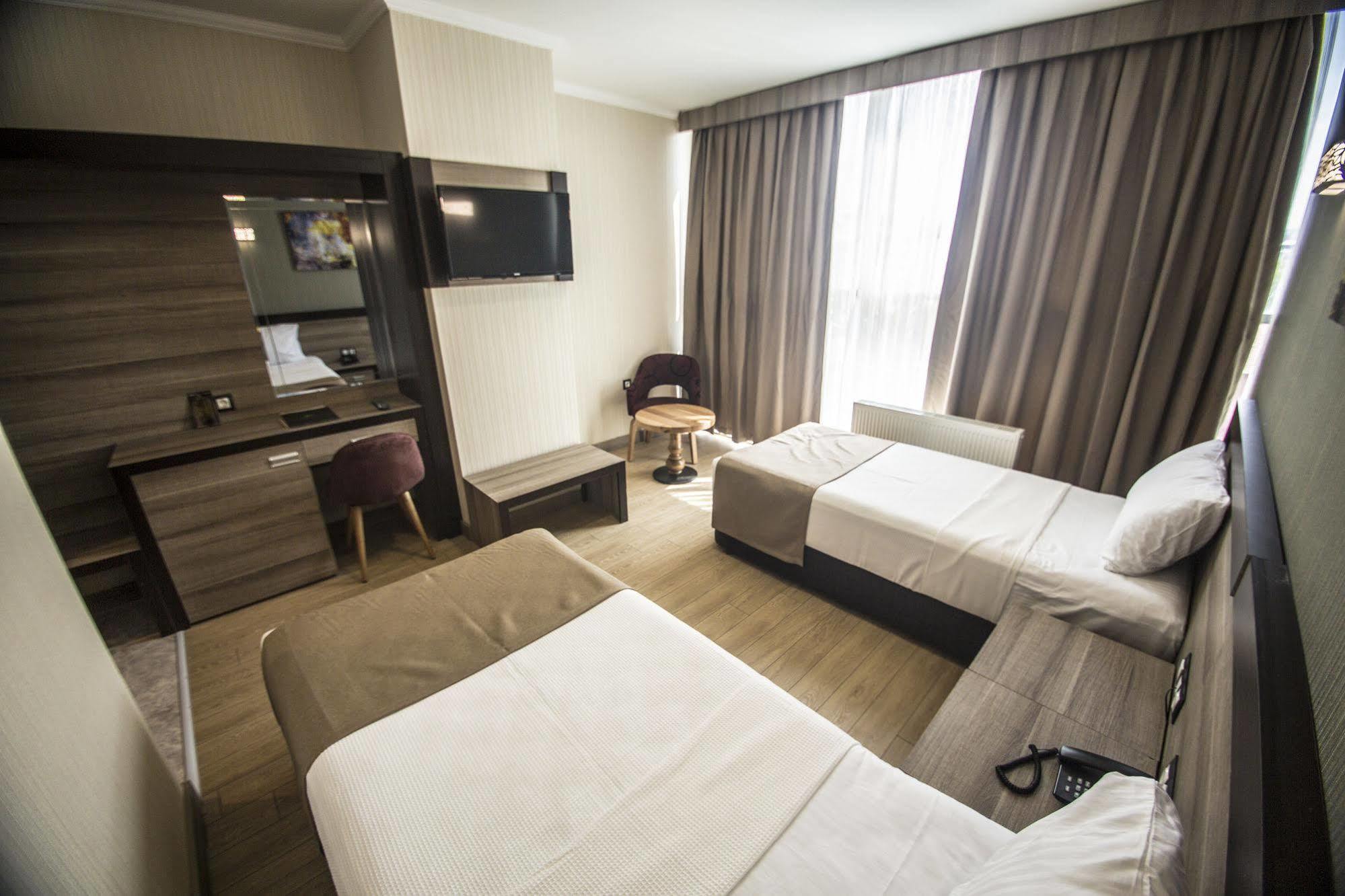 The Corner Hotel Sincan Buitenkant foto