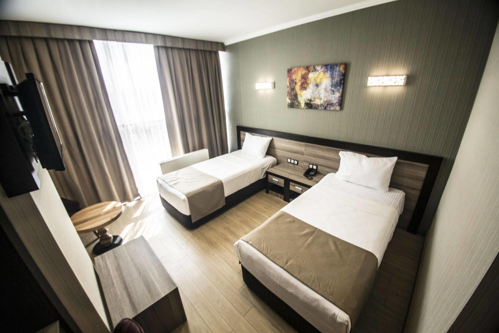 The Corner Hotel Sincan Buitenkant foto