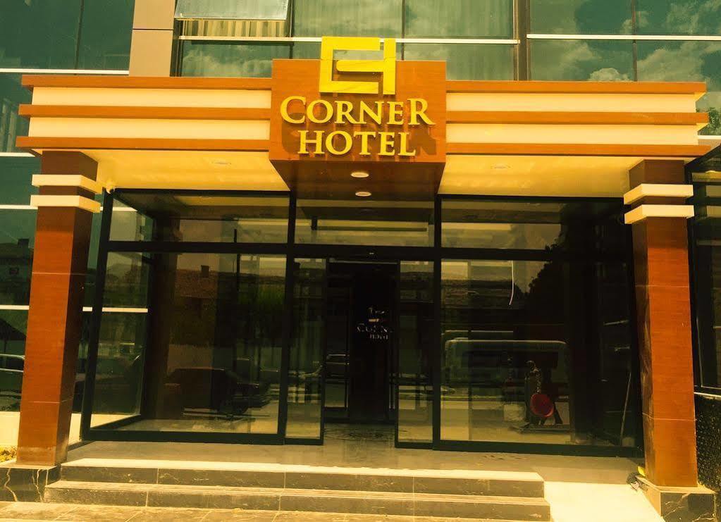 The Corner Hotel Sincan Buitenkant foto